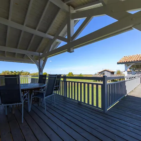 1 Maison Et Son Sur Pilotis * Talais