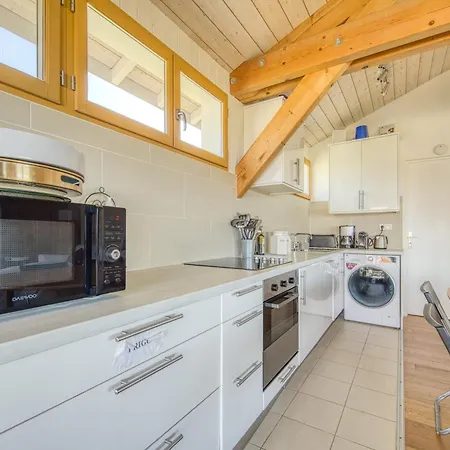 1 Maison Et Son Sur Pilotis *
