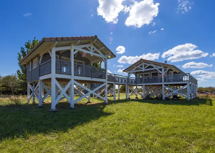 1 Maison Et Son Sur Pilotis * Talais